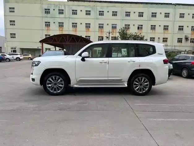 轴距:2850mm载质量2600kg 轮胎规285/60r18376nm/3800rpm 变速箱形式