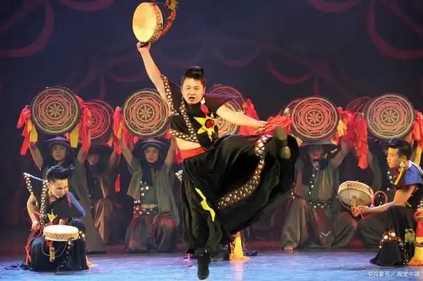 手鼓舞是维吾尔族民间舞蹈,流行于新疆维吾尔自治区.