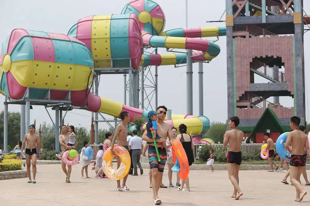 镜头里的春天#  南阳水上乐园,这个春天,仿佛变成了一个梦幻般的童话