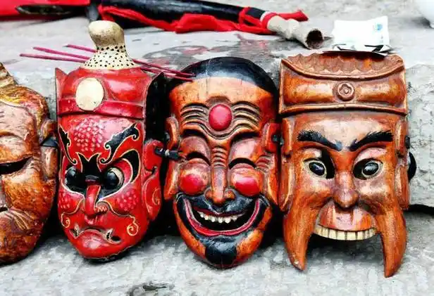 湘东傩面具是优秀的中国民间传统雕刻,有着悠久的历史.