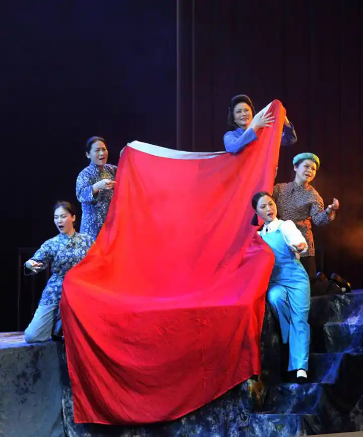 熟悉的"红梅赞"啊!金永玲版歌剧《江姐》唱响西子湖畔