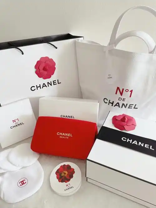 为了赠品而冲的香奈儿红色山茶花系列