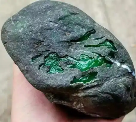 帝王绿翡翠原石图片