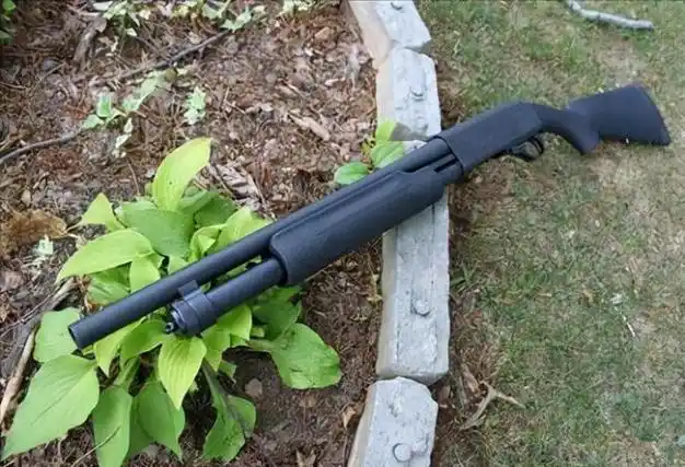 二,莫斯伯格m500系列霰弹枪(mossberg model 500)单发的霰弹枪看似