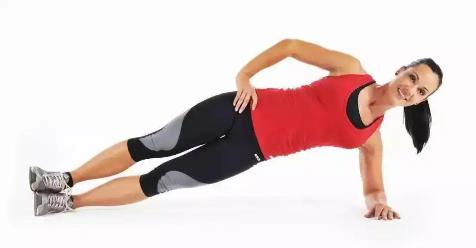 侧支撑锻炼哪里锻炼位置最佳方式(想要显腰细,就要练侧腹,侧面平板