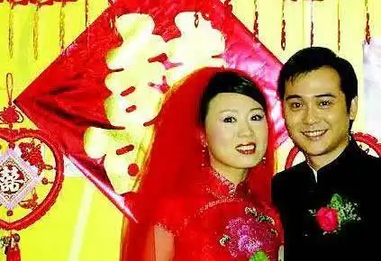 她把黄梅戏搬上春晚舞台,嫁小15岁丈夫引争议,今因无子而发愁