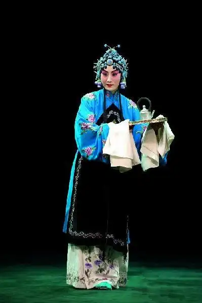 张火丁,1971年1月24日出生于吉林省白城,毕业天津戏曲学校,中国京剧