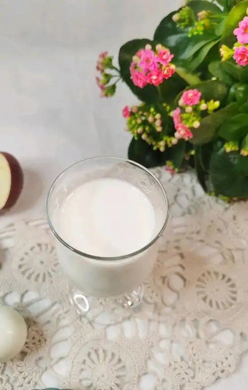 今日早餐面包火腿鸡蛋水果牛奶