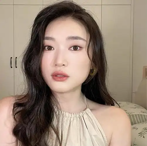 菱形脸变美思路,弱化线条感,突出尖下巴优势,谁说菱形脸不温柔