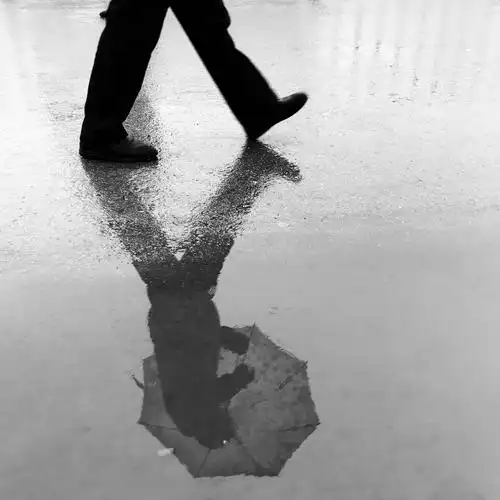 雨中的行人(手机随拍)