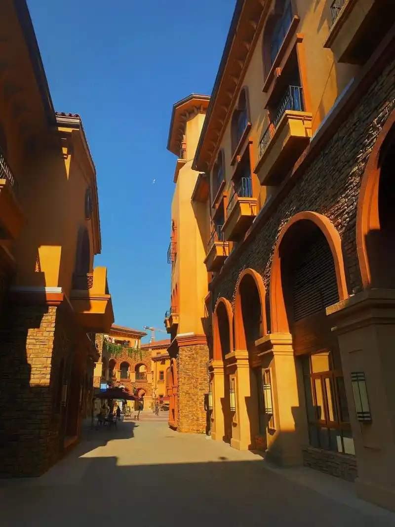 藏在西安市的欧洲小镇-罗曼小镇 位置:灞桥区浐灞生态区浐灞大道1号世