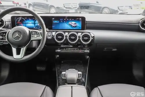 【奔驰a级(进口)2019款a 200 动感型中控台整体汽车图片-汽车图片大全