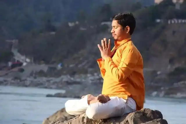 印度90岁瑜伽大师,说自己77年从不进食,直到被人偷偷装了监控