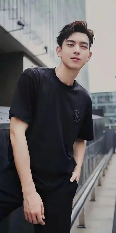 李现:《亲爱的,热爱的》里的腹肌男,自律狂魔,你的"现男友"