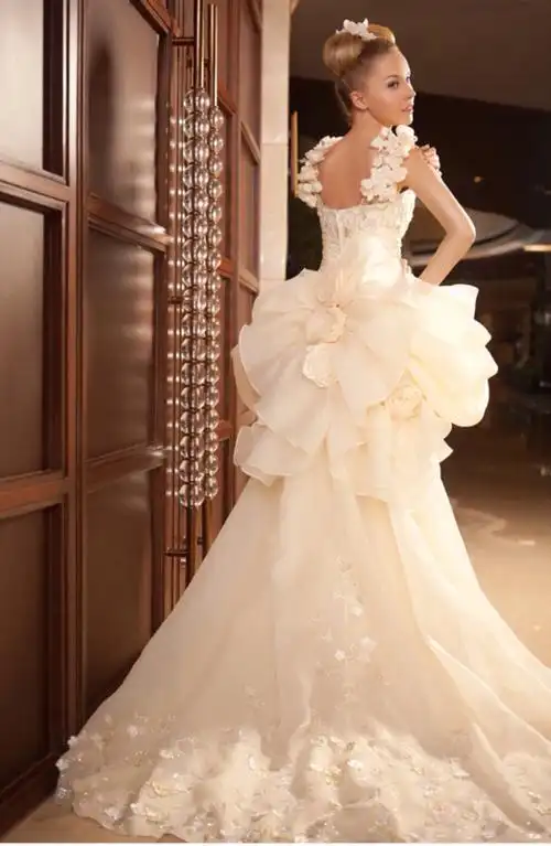 定格在华服霓裳婚纱