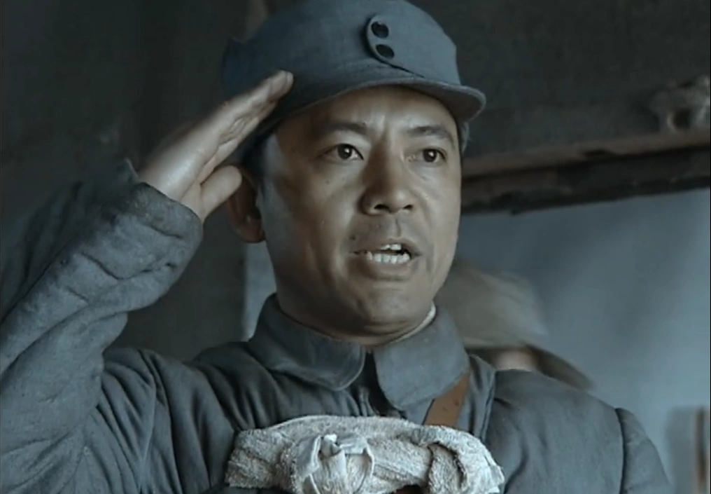 新老《亮剑》赵刚到独立团报道对比,老版男子汉,新版娘里娘气