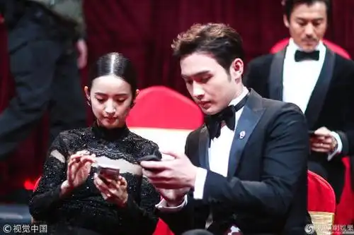 林依晨惹雷佳音害羞吐舌 与张彬彬互加微信