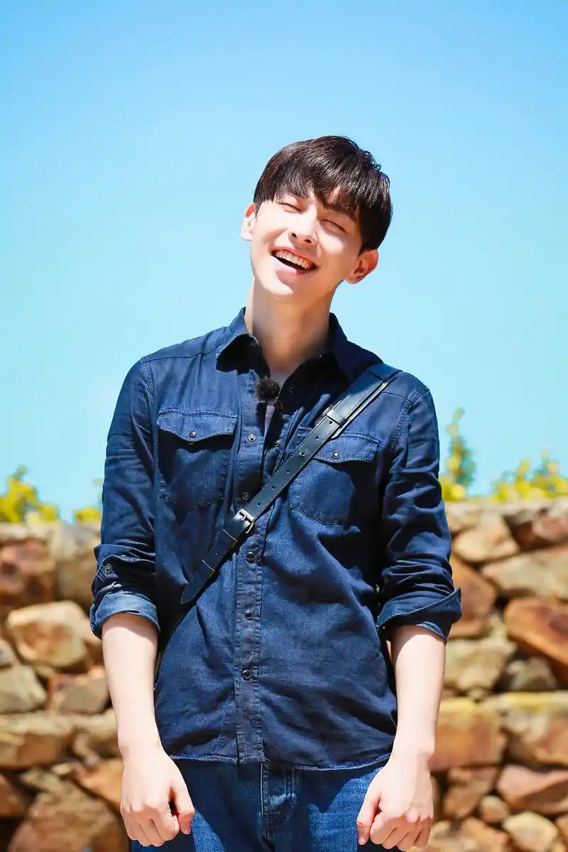 《爸爸去哪儿5》邓伦节目卖萌高清图片