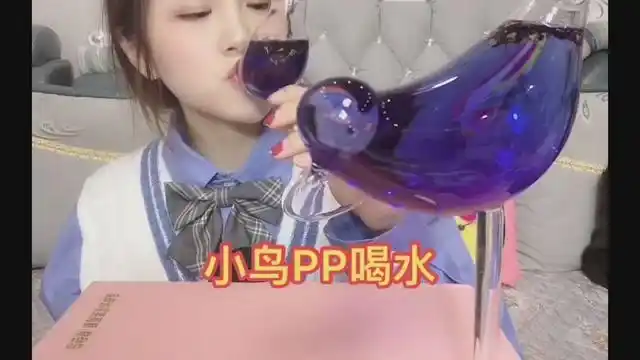 声控的朋友注意了,快来听这个小姑娘喝水的声音,真是太解压了