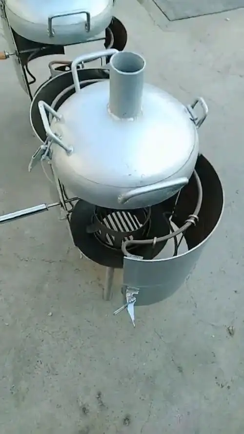 废旧煤气罐做的烧烤炉成功问世能人在农村,,烤肉烤串一罐搞定