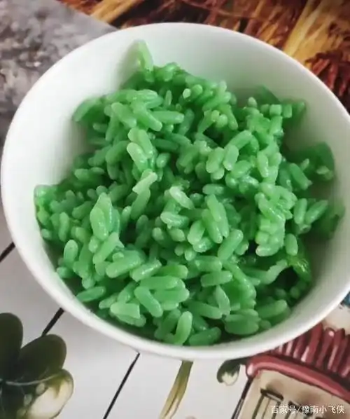 河南一女子买高价绿竹米,煮熟之后发现米饭变面粉,惊出一身大汗