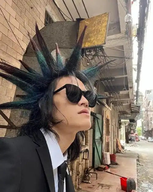 "杀马特教父"罗福兴:11岁创办杀马特,拒绝富婆追求,回归现实