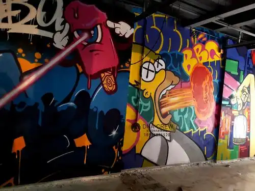 网红】北京dna涂鸦十里河文创园辛普森kaws涂鸦墙创作