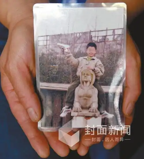 陈先生的儿子和岳母生前照片.