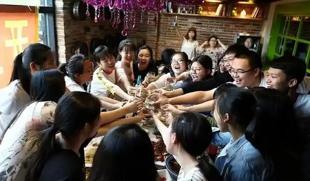 你发现没?同学聚会"怪现象",三种人从不参加,三种人逢叫必到