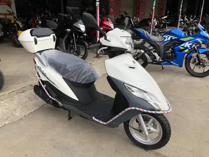 济南铃木uu125i踏板摩托车