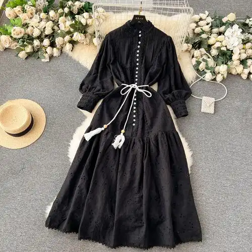 甜美重工刺绣钩花灯笼袖收腰连衣裙女法式高级感显瘦气质减龄长裙