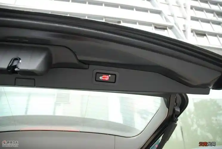 宝马后备箱车内按钮在哪 宝马后备箱在车里哪里有按钮