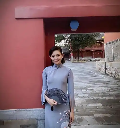 李七月现在在央视主持什么节目(央视美女主持李七月现状)