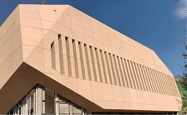 grc构件在建筑行业的应用十分广泛,是重要的幕墙装饰材料,具有高强