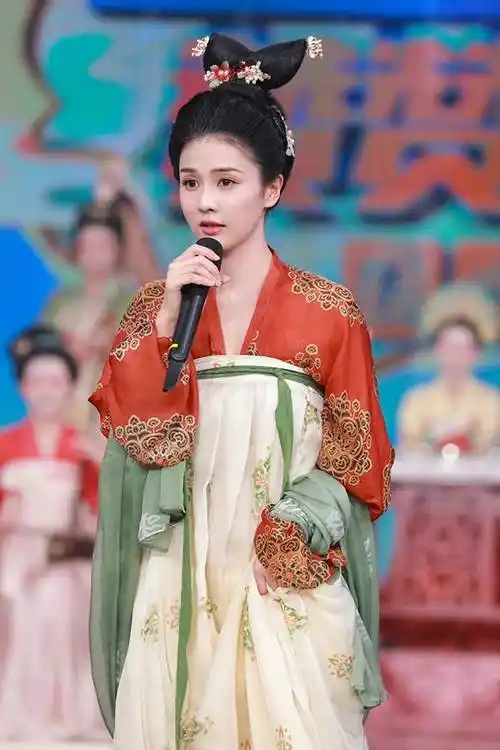 9位女星唐风造型刘亦菲梦华录桃花妆美翻迪丽热巴唐装造型被嫌难看