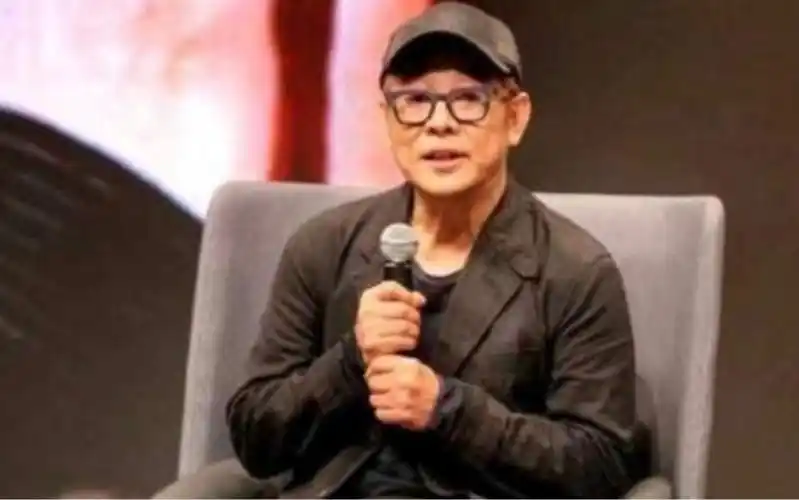 李连杰现身辟谣死亡传闻,健康状况良好