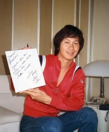 提起许冠英,年轻的观众朋友可能并不熟悉,但是说到大名鼎鼎的许冠杰