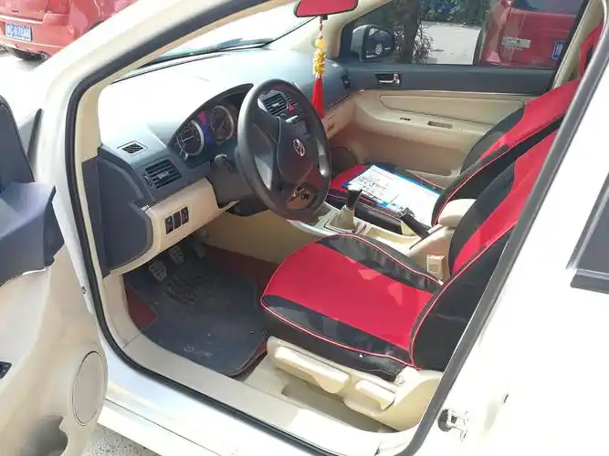 13年12月北汽e130.代步练车首选.