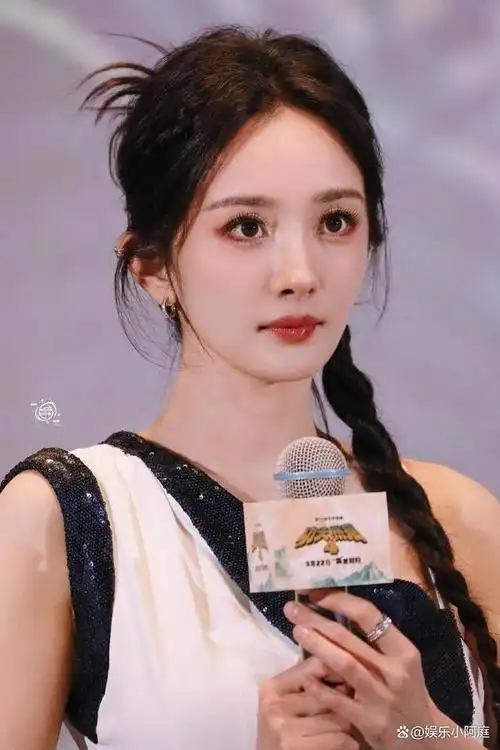 如今再看杨幂和赵丽颖,14年为顶流"明争暗斗",似乎已见分晓?