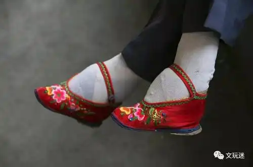 见过"裹小脚"么?看过之后浑身不舒服-搜狐