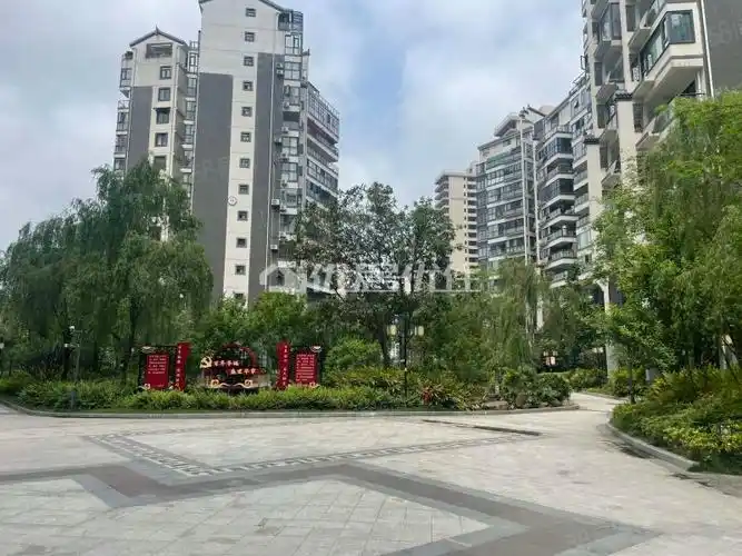 一品尊府2室2厅1卫90㎡南180万