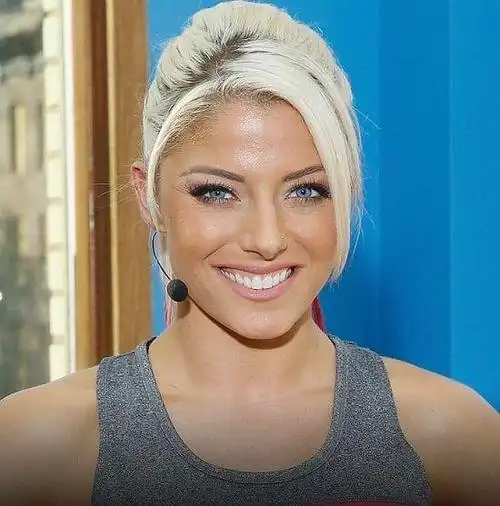 阿莱克萨·布里斯纹了新纹身并在推特上告诉大家