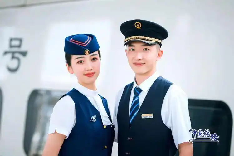 新人入职这届高铁乘务员也太好看了吧