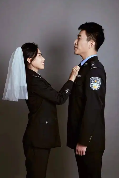 从警服到婚纱