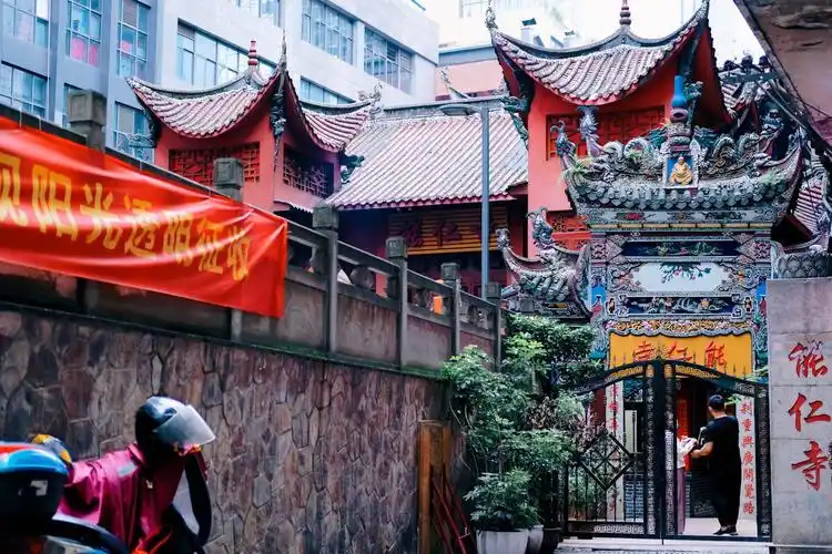 重庆·藏在解放碑的一座古寺 能仁寺 - 哗啦123 - 图虫