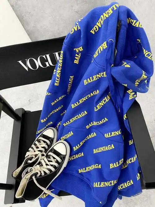 点此购买 巴黎世家男女款电光蓝连帽卫衣 莲160981