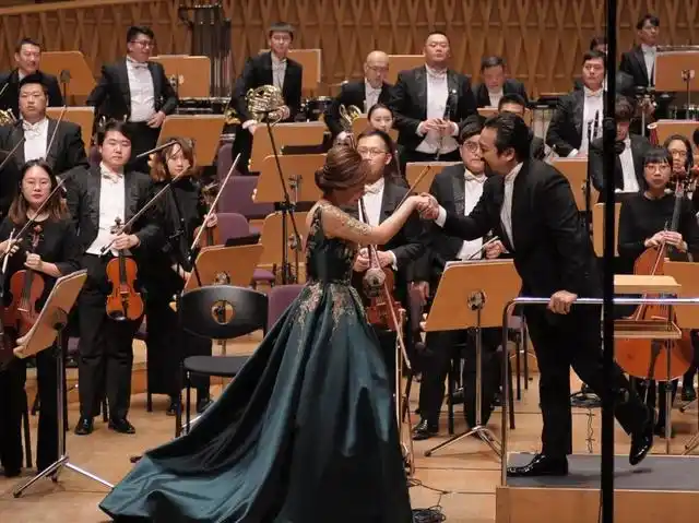 陆轶文二胡专场音乐会成功举办二胡与交响乐的对话中国旋律