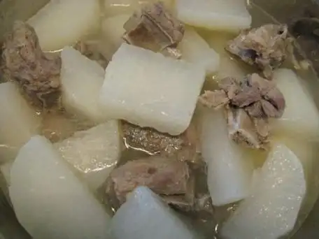排骨炖白萝卜
