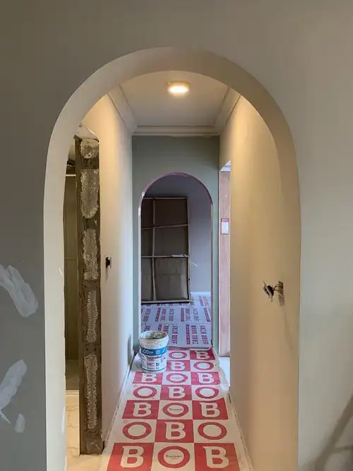 是弧形,先做拱形门洞,再定做和安装拱形门. 删除 赞回应 来自 豆瓣app