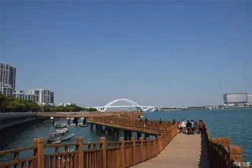 嘉际出游一片月牙形沙滩厦门五缘湾沙滩享受晨曦暮晚的宁静